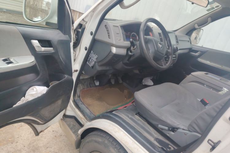 Used Foton Scenic G7 2017 2.0L Long-Wheelbase Commercial Van High Roof 6-Seater 4Q20M
