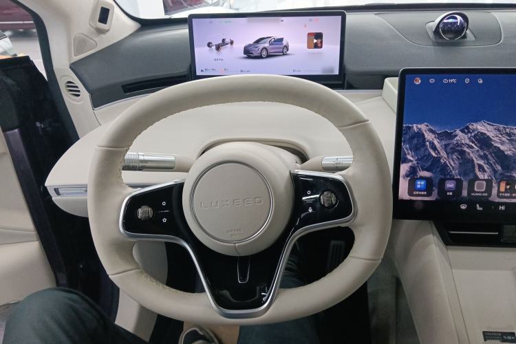 Used Hima Luxeed R7 2025 Range-Extended Version 251 km Max Steering Wheel