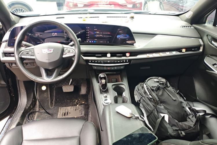 Used Cadillac XT4 2024 28T Two-Wheel-Drive Luxury Version Center Console