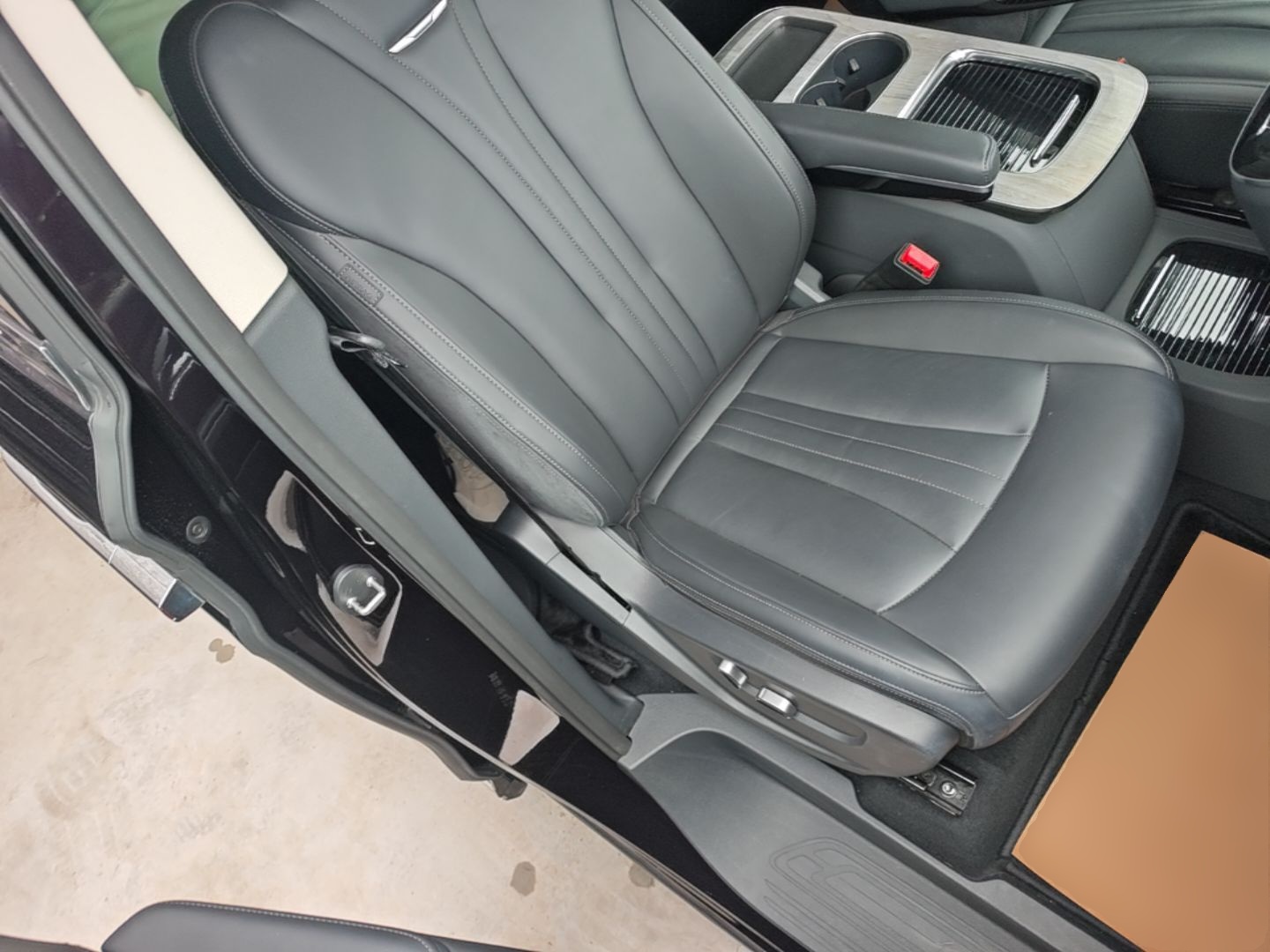 Hongqi HQ9 PHEV 2024 2.0T Four-Wheel Drive Business Edition — снимка 19