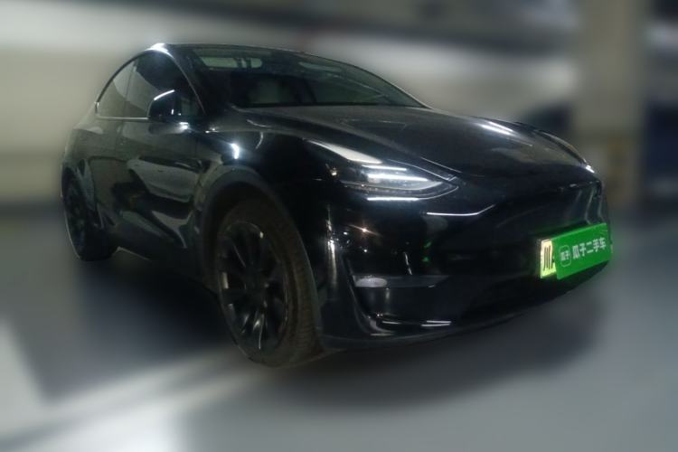 Used Tesla Model Y 2022 Long-Range All-Wheel-Drive Version Front Right 45 Deg