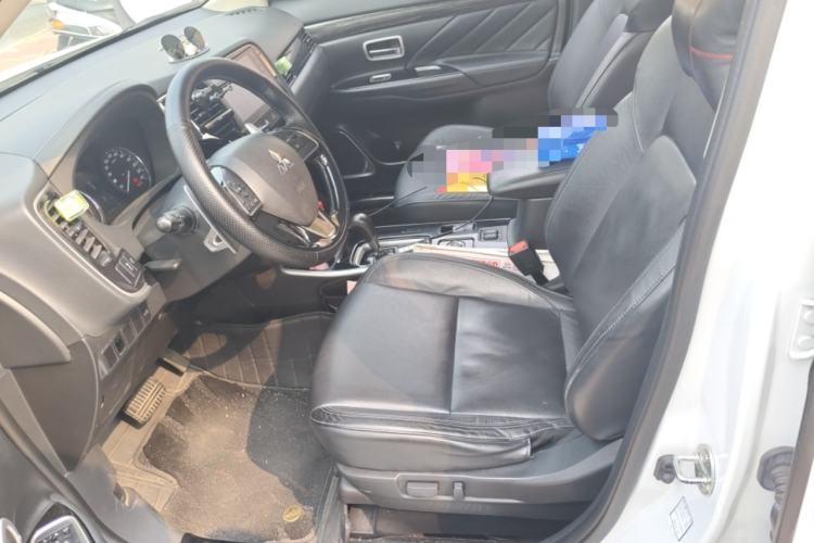 Used Mitsubishi Outlander 2019 2.4L 4x4 Zhi Xiang Edition 7 Seats China V Emission Standard