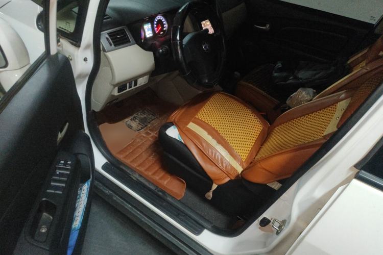 Used Venucia R50 2015 1.6L Manual Fashion Edition