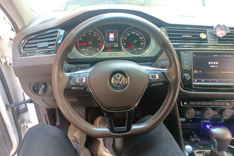 Used Volkswagen Tiguan L 2017 330TSI Automatic Two-Wheel Drive Luxury Edition Steering Wheel