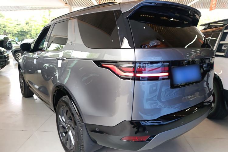 Used Land Rover Discovery 2023 Revised Version 360 PS R-Dynamic S Rear Left 45 Deg