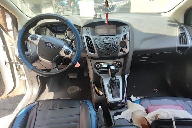 Used Ford Focus 2012 Sedan 1.6L Automatic Fashion Edition
