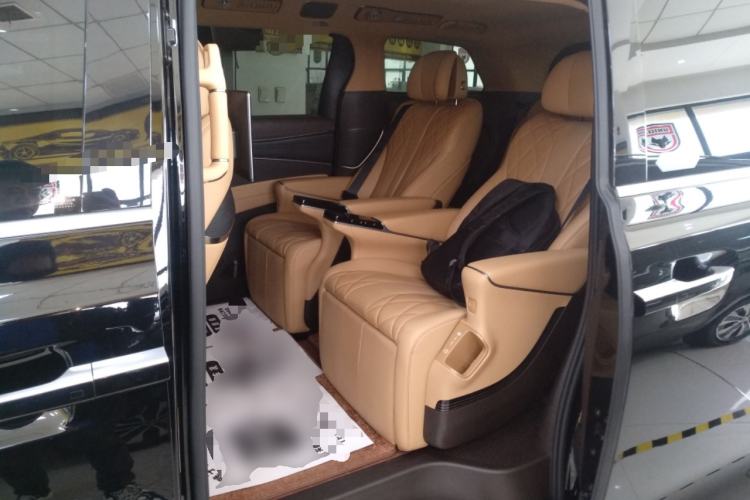 Used Denza D9 2025 DM-i Intelligent Drive 1020 Four-Wheel Drive Flagship Model
