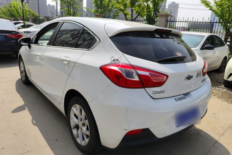Used Chevrolet Cruze 2017 1.5L Hatchback Automatic Pioneer Sunroof Edition