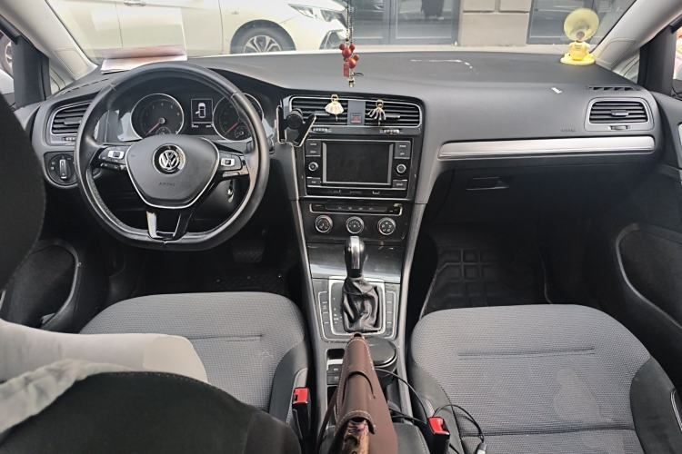 Used Volkswagen Golf 2018 230TSI Automatic Comfort Model Center Console