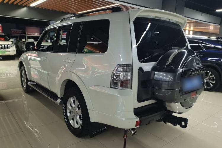 Used Mitsubishi Pajero 2018 3.0L Automatic Standard Edition
