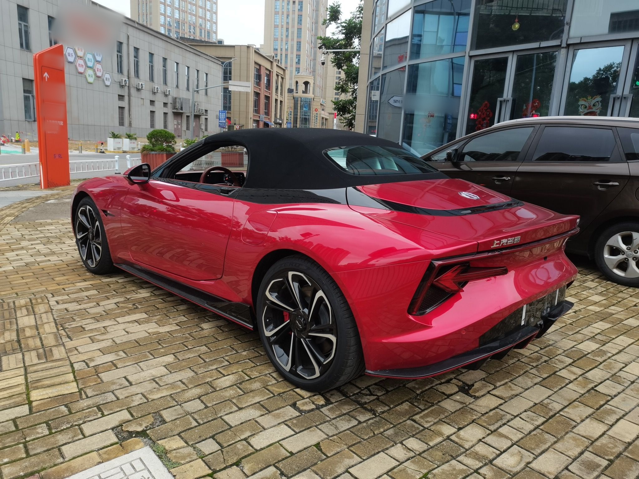 MG Cyberster 2024 520 km Legendary All-Wheel-Drive Version — снимка 14