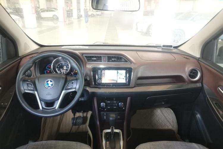 Used Venucia M50V 2017 1.6L XL CVT Luxury Edition
