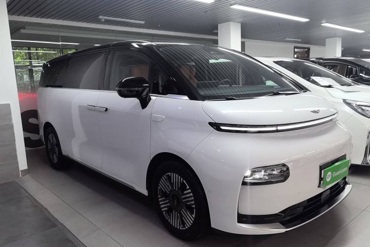 Used Geely Galaxy LEVC L380 2025 825 km Extraordinary Edition
