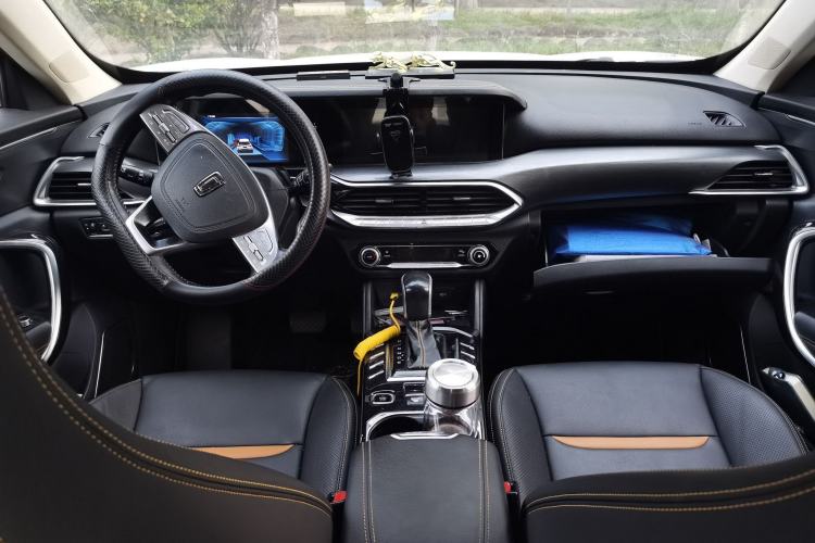 Used Bestune T77 2019 Facelift 230 TID Automatic Luxury Version China V Emission Standard Center Console