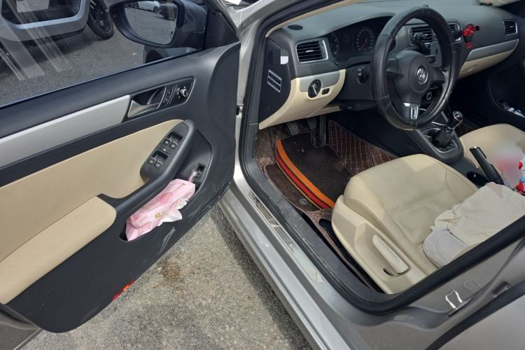 Used Volkswagen Sagitar 2014 Revised Version 1.6L Manual Comfort Edition Driver Seat