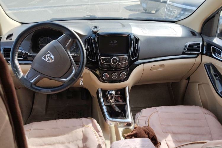 Used Baojun 730 2014 1.5L manual Comfort version 7 seats