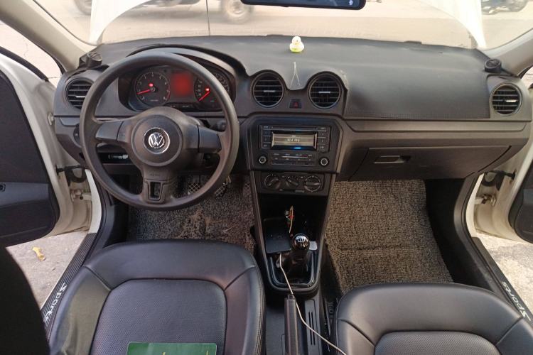 Used Volkswagen Jetta 2015 Value Edition 1.6L Manual Fashionable Style Center Console