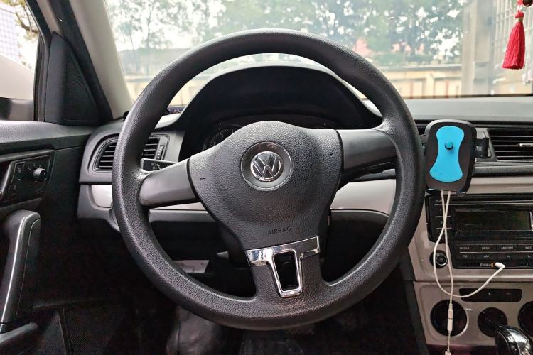 Used Volkswagen Gran Lavida 2013 1.6L Automatic Fashion Model Steering Wheel