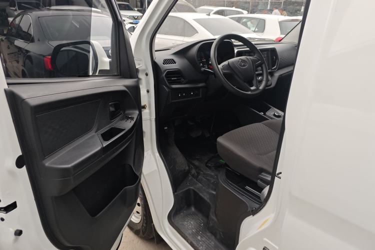 Used Chana Ruixing EM60 2025 Model, Passenger Version—Comfortable Type, 6 Seats, 240 km, Side Doors, 60 kW