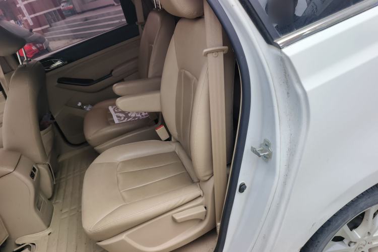 Used Baojun 730 2014 1.5L manual luxury trim 7 seats