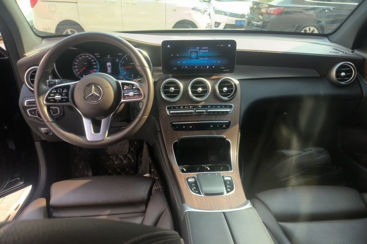 Used Mercedes-Benz GLC 2020 GLC 300 L 4MATIC Luxury Model Center Console