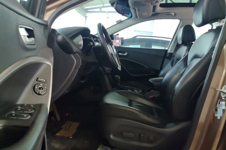 Used Hyundai Santa Fe 2013 2.4L Automatic Two-Wheel Drive Smart Version Left Front Seat