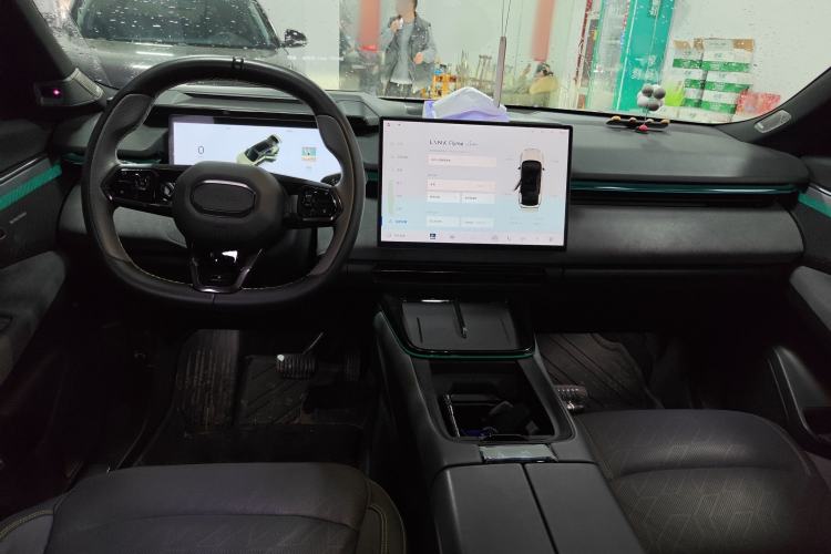 Used Lynk & Co 08 EM-P 2023 120km Long-Range Pro Center Console