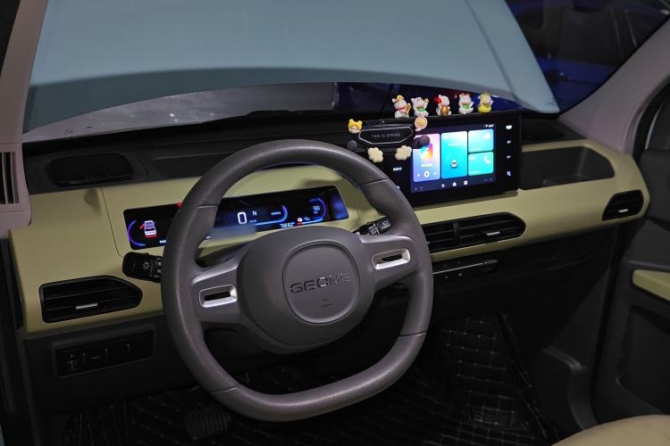 Used Geely Galaxy Panda 2023 Panda Mini 200km Endurance Bear
