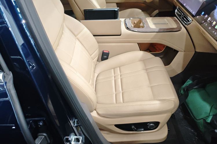 Used Deepal S09 2025 Model Rear-Wheel Drive Ultra+ Long-Range Version Right Front Seat