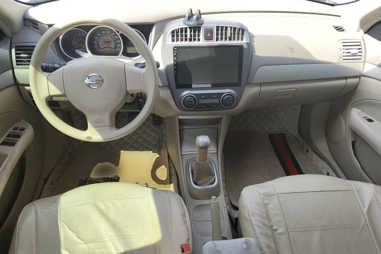 Used Nissan Sylphy 2012 Classic 1.6XE Manual Comfort Edition Center Console
