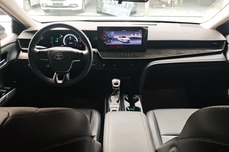 Used Toyota Camry 2024 Dual-Motor 2.0 HGVP Luxury Edition Center Console