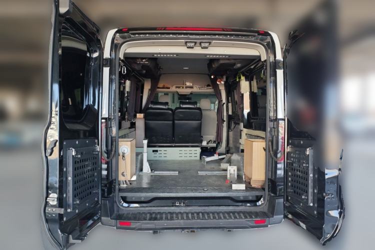 Used Ford Transit T8 2024 T8 2.3T Diesel Automatic Mid-Drive Mid-Roof 6-Seater Fully Equipped 2/2/2 Configuration
