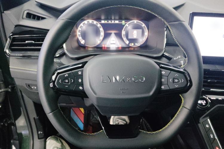 Used Lynk & Co 06 EM-P 2023 1.5T Remix PHEV Hero
