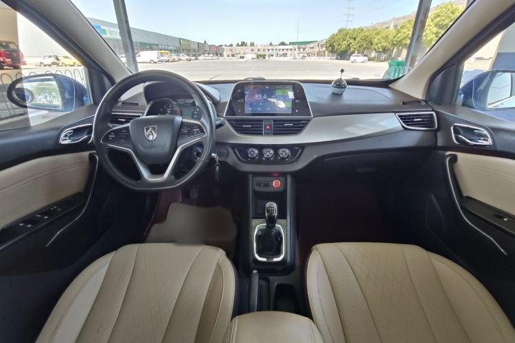 Used Baojun 310W 2017 1.5L Manual Fashion Model China V

