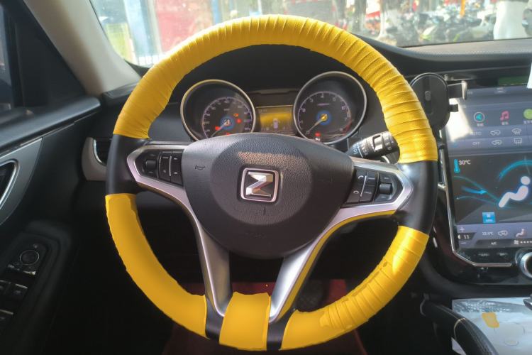 Used Zotye SR7 2016 1.5T CVT Cube Heart Edition China V Standard Steering Wheel