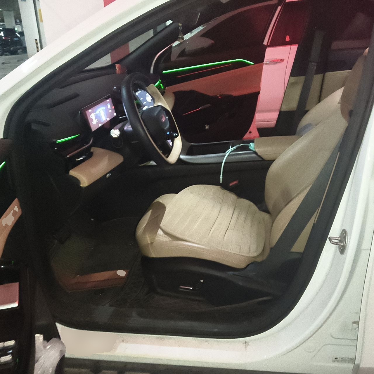 Geely Galaxy L6 2024 125km PLUS Dragon Edition — снимка 15