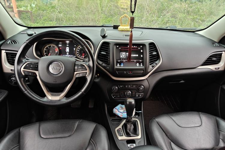 Used Jeep Cherokee 2017 2.0L Superior Edition
