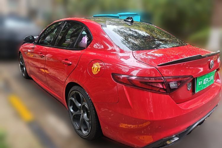 Used Alfa Romeo Giulia 2017 2.0T 280HP Luxury Edition Rear Left 45 Deg