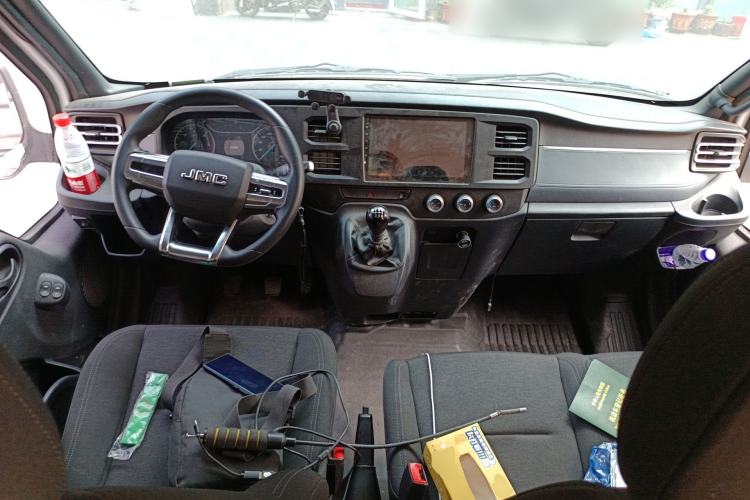 Used JMC Fushun 2023 2.0T Manual Short-Wheelbase Low-Roof Commercial Multi-Purpose Passenger Vehicle 6 Seats with Dual-Opening Tailgate
