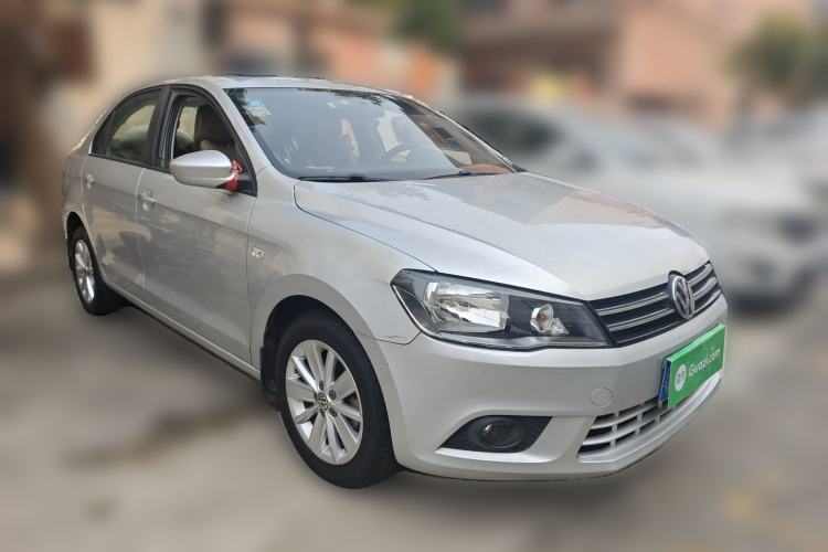 Used Volkswagen Jetta 2015 Value Edition 1.6L Manual Fashionable Style Front Right 45 Deg