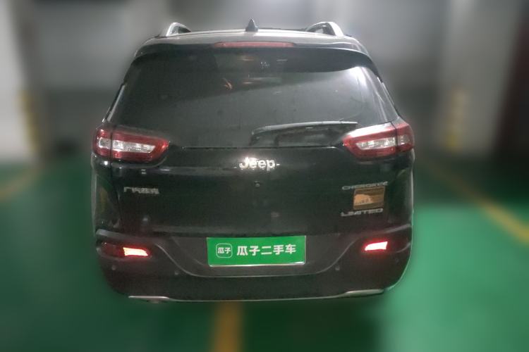 Used Jeep Cherokee 2017 2.0L Superior Edition
