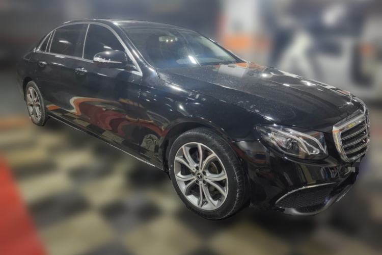 Used Mercedes-Benz E-Class 2016 E 200 L Front Right 45 Deg