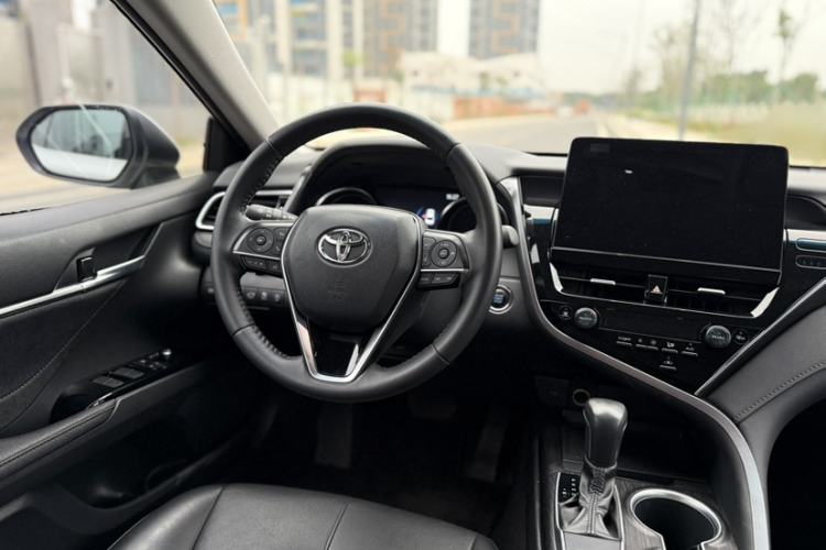 Used Toyota Camry 2023 2.0G Luxury Edition Interior 9