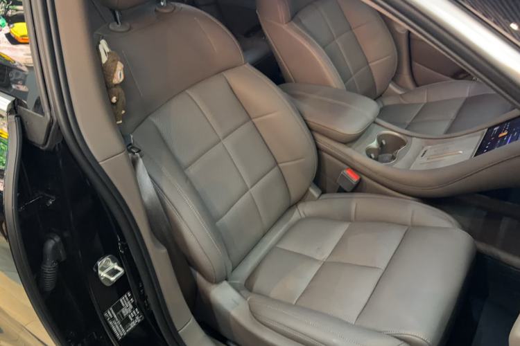 Used IM L6 2025 Ultra Model Right Front Seat