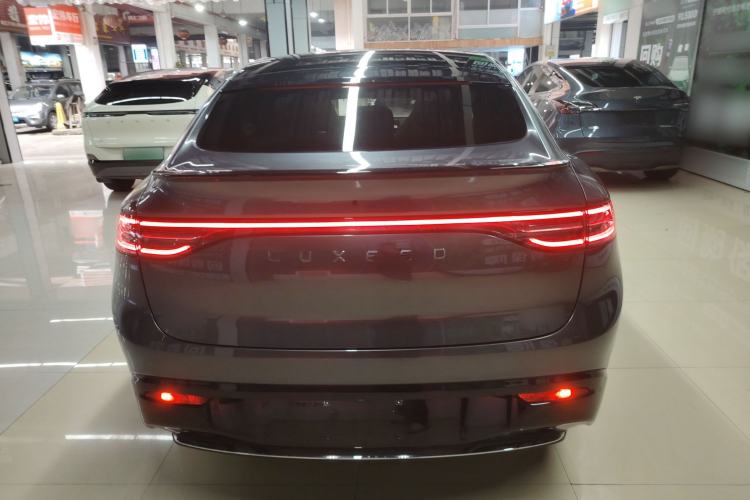 Used Hima Luxeed R7 2024 All-Electric 802 km Max