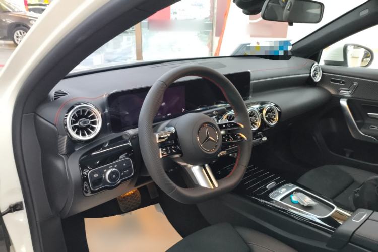 Used Mercedes-Benz A-Class 2025 A 200 L Fashion Model Center Console