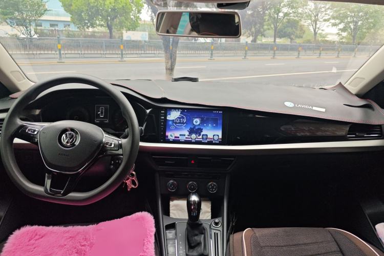 Used Volkswagen Lavida 2019 1.5L Automatic Comfort Edition China VI Standard Center Console