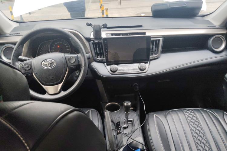 Used Toyota RAV4 2015 2.0L CVT Two-Wheel Drive Fashion Edition
