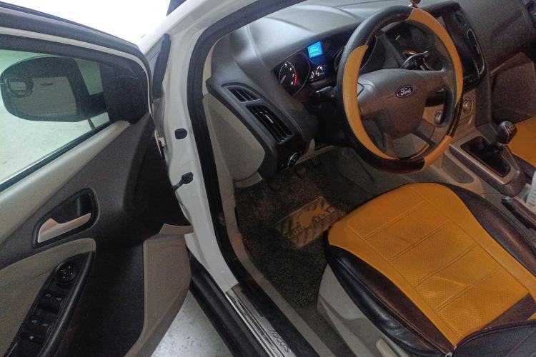 Used Ford Focus 2012 Sedan 1.6L Manual Comfort Model
