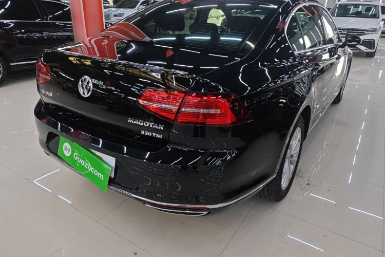 Used Volkswagen Magotan 2017 330TSI DSG Luxury Model Rear Right 45 Deg